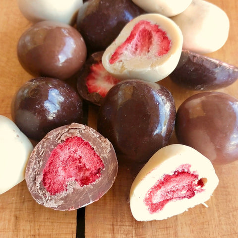 Freeze dried strawberries coated in milk, white or dark chocolate